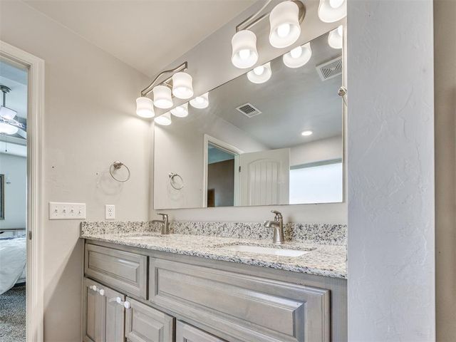 900 NE 34th Terrace, Moore, OK 73160