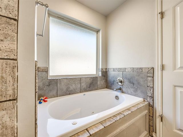 900 NE 34th Terrace, Moore, OK 73160