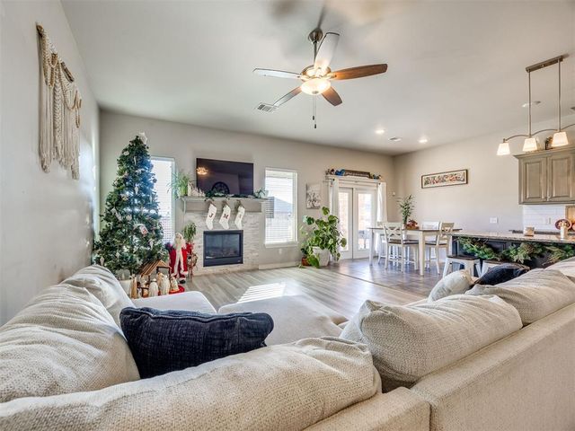 900 NE 34th Terrace, Moore, OK 73160