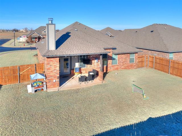 900 NE 34th Terrace, Moore, OK 73160
