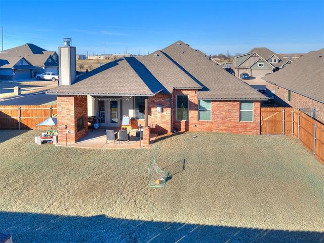 900 NE 34th Terrace, Moore, OK 73160