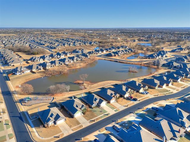 900 NE 34th Terrace, Moore, OK 73160