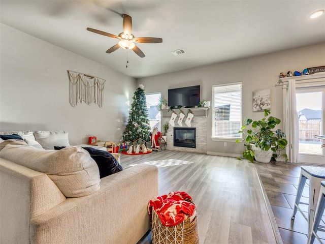 900 NE 34th Terrace, Moore, OK 73160