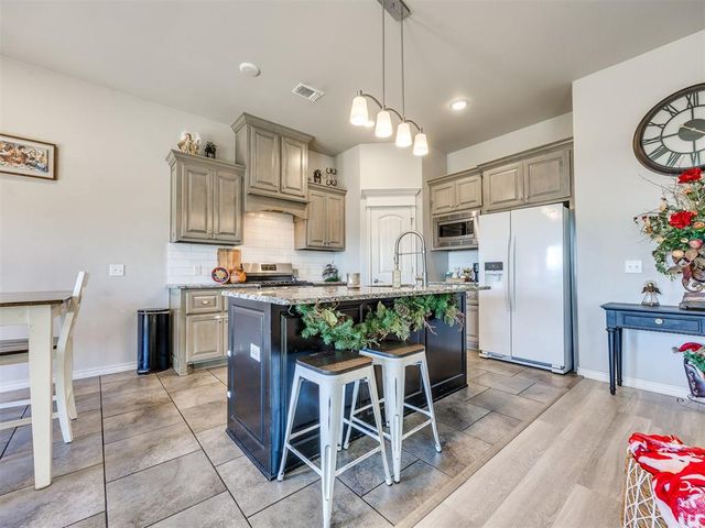 900 NE 34th Terrace, Moore, OK 73160