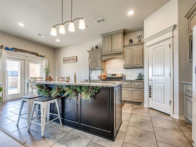 900 NE 34th Terrace, Moore, OK 73160