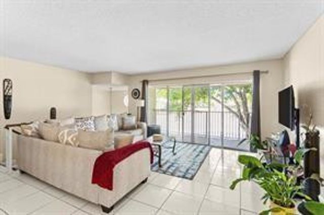 5850 NW 57 Avenue 4, Tamarac, FL 33319