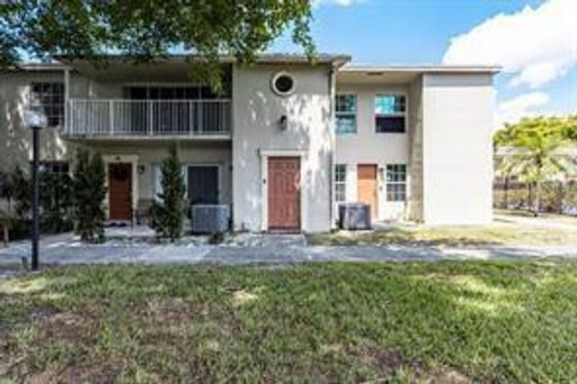 5850 NW 57 Avenue 4, Tamarac, FL 33319