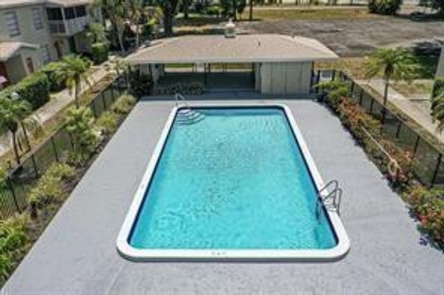 5850 NW 57 Avenue 4, Tamarac, FL 33319