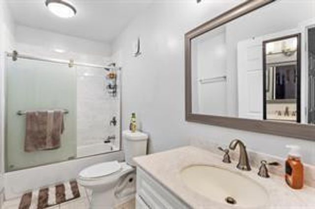 5850 NW 57 Avenue 4, Tamarac, FL 33319