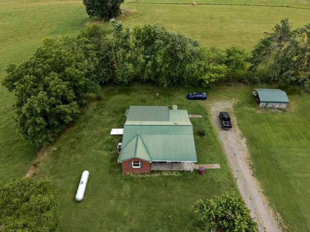 980 West Rd, Red Boiling Springs, TN 37150
