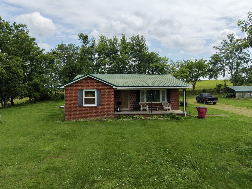 980 West Rd, Red Boiling Springs, TN 37150