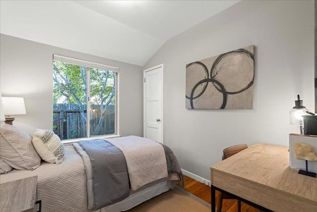 991 Lincoln Avenue, Palo Alto, CA 94301