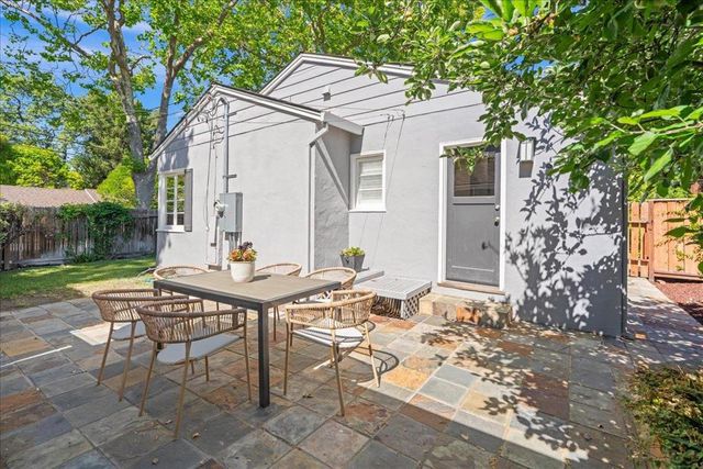 991 Lincoln Avenue, Palo Alto, CA 94301