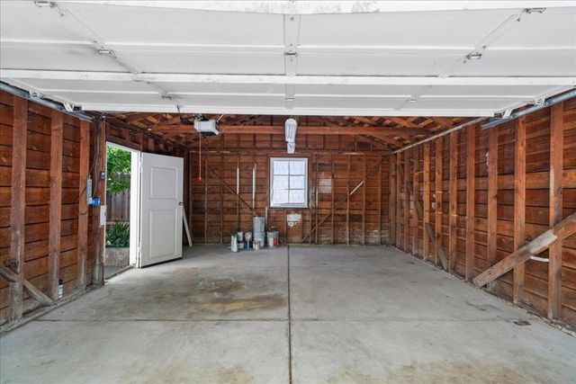 991 Lincoln Avenue, Palo Alto, CA 94301