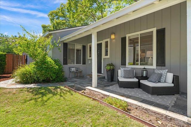 991 Lincoln Avenue, Palo Alto, CA 94301