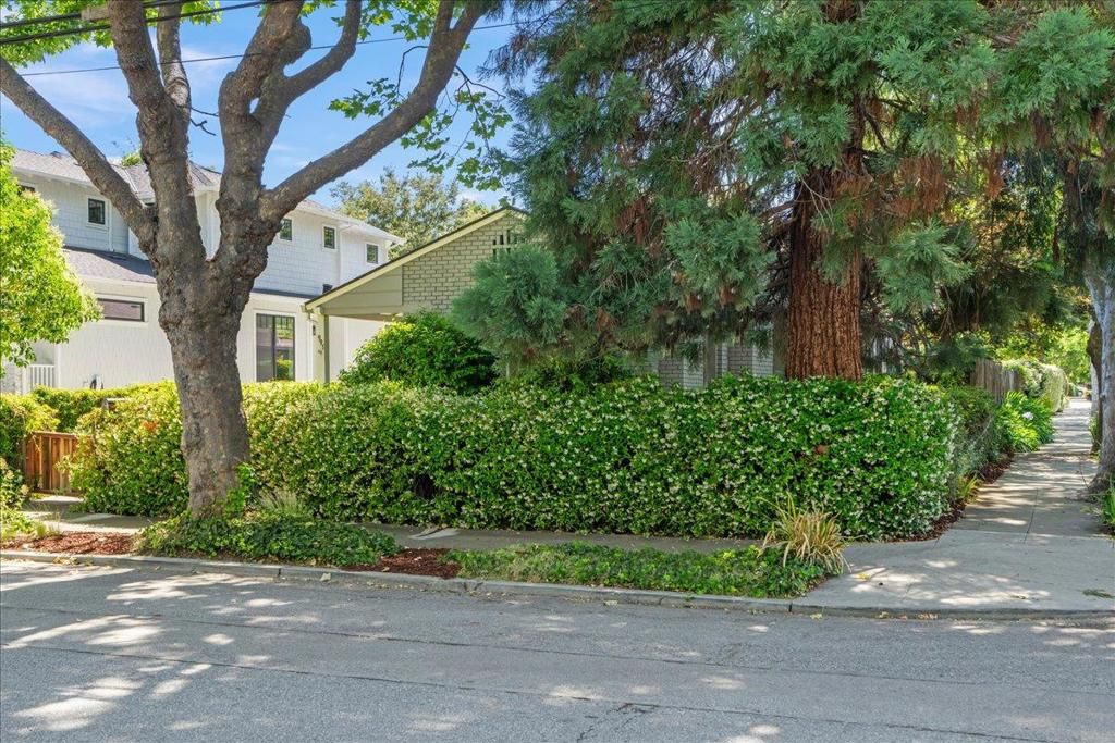 Image 1 of property listing at 991 Lincoln Avenue, Palo Alto, CA 94301