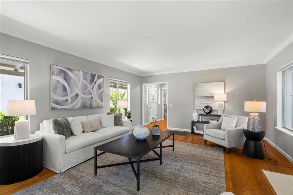 Image 12 of property listing at 991 Lincoln Avenue, Palo Alto, CA 94301