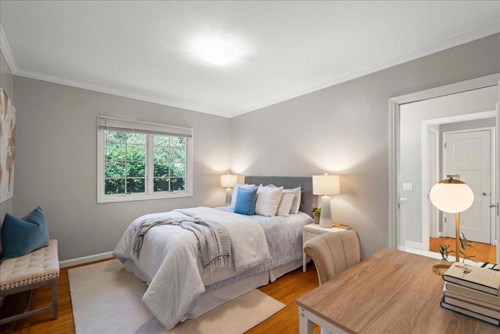 Image 17 of property listing at 991 Lincoln Avenue, Palo Alto, CA 94301