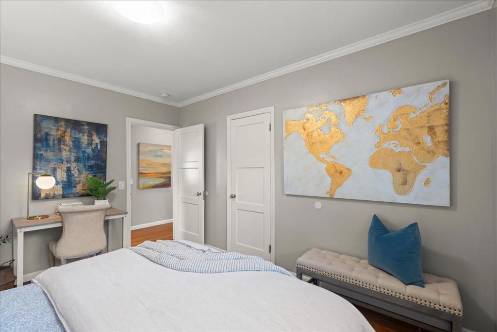 Image 18 of property listing at 991 Lincoln Avenue, Palo Alto, CA 94301