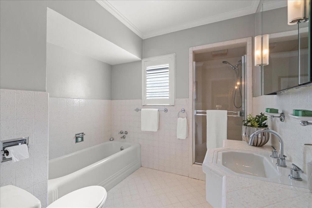 Image 24 of property listing at 991 Lincoln Avenue, Palo Alto, CA 94301