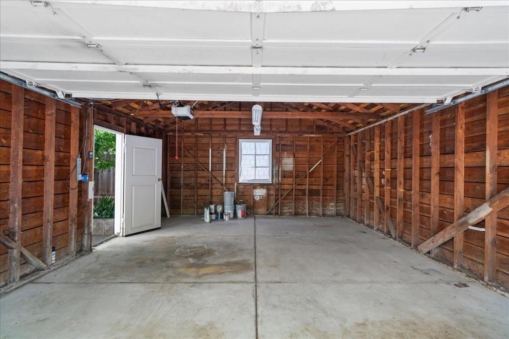 Image 30 of property listing at 991 Lincoln Avenue, Palo Alto, CA 94301