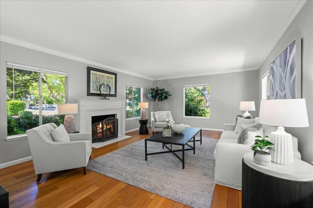 Image 8 of property listing at 991 Lincoln Avenue, Palo Alto, CA 94301