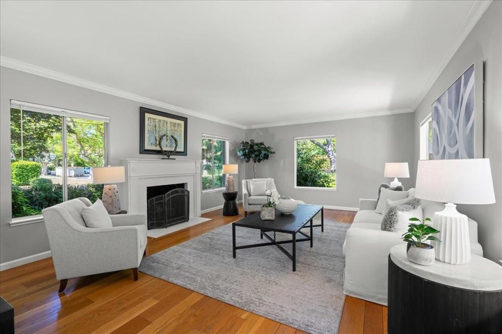Image 9 of property listing at 991 Lincoln Avenue, Palo Alto, CA 94301