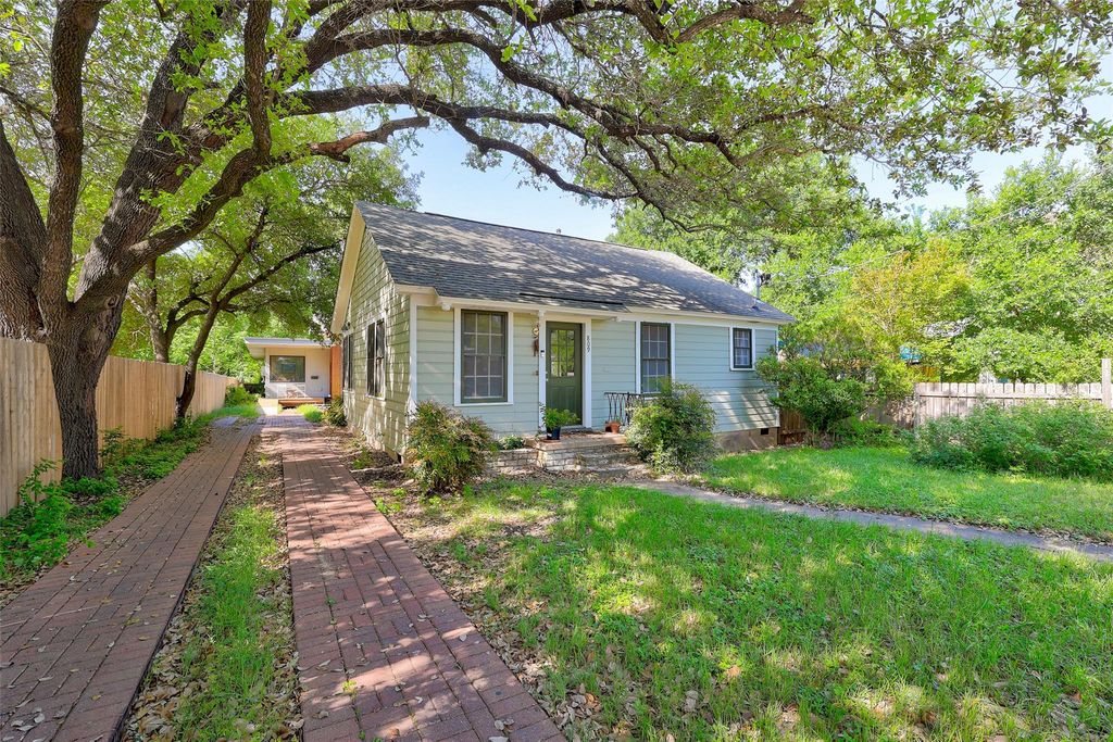 809 E 44th ST, Austin, TX 78751