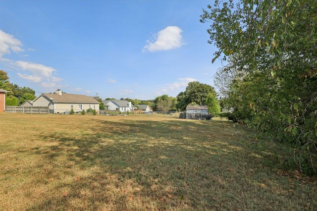 1447 Amy Ave, Clarksville, TN 37042