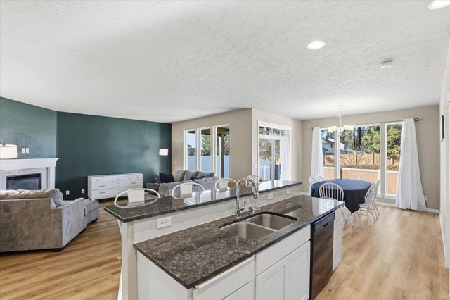 16721 N Dakota Ln, Colbert, WA 99005