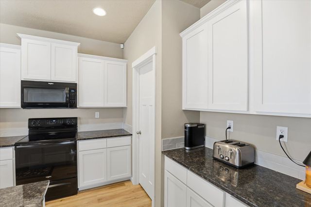 16721 N Dakota Ln, Colbert, WA 99005