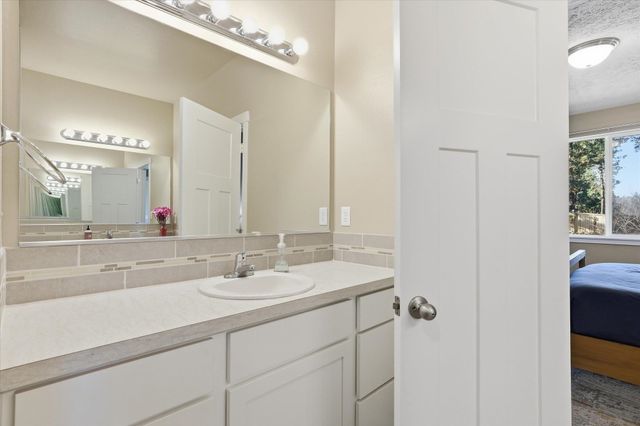 16721 N Dakota Ln, Colbert, WA 99005