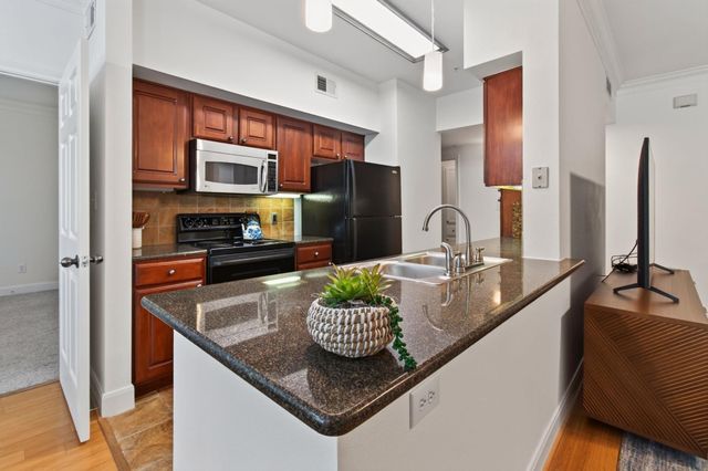 7701 Rialto BLVD 1323, Austin, TX 78735