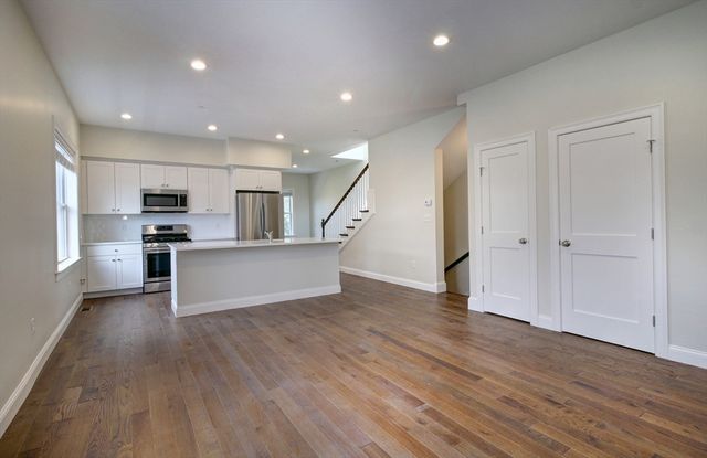 4 Kemp 3, Boston, MA 02127