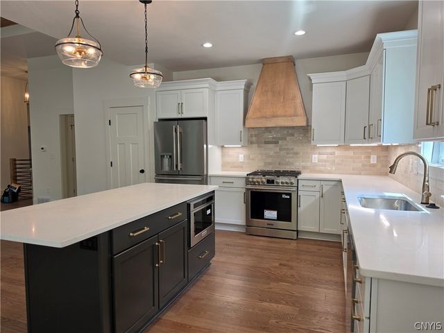 4C Mistral Circle, Clay, NY 13090