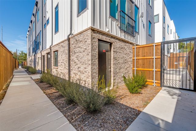 2206 Arroyo Avenue 305, Dallas, TX 75219