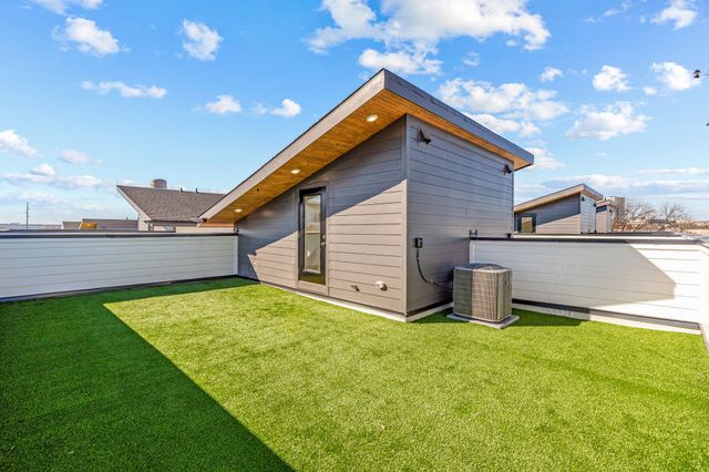 2206 Arroyo Avenue 305, Dallas, TX 75219