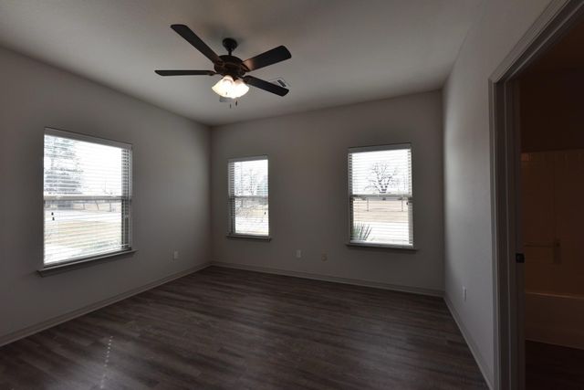 101 W Capps Street B, Rio Vista, TX 76093