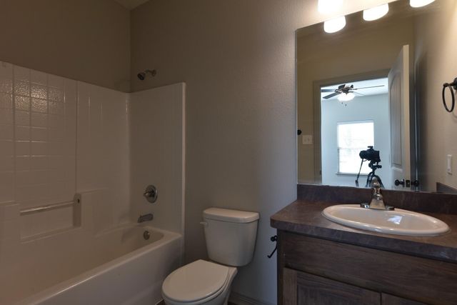 101 W Capps Street B, Rio Vista, TX 76093