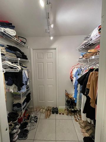 17550 NW 67th Pl J-2, Hialeah, FL 33015