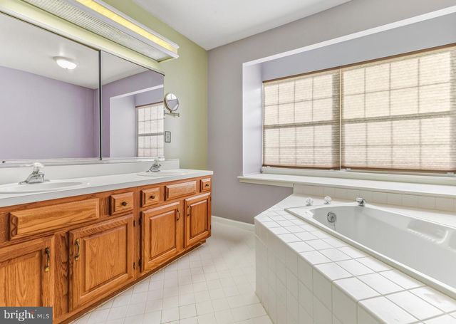 103 DORAL DR, Blackwood, NJ 08012