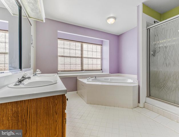 103 DORAL DR, Blackwood, NJ 08012