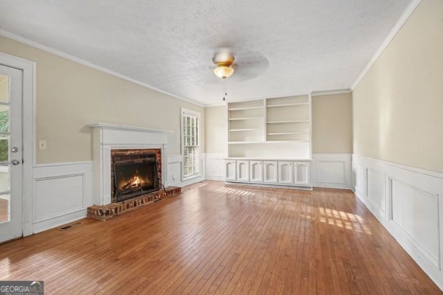 1465 Lake Lucerne Road SW, Lilburn, GA 30047