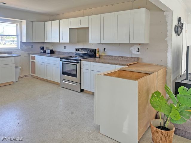 5201 Pocatella CT, Cape Coral, FL 33904