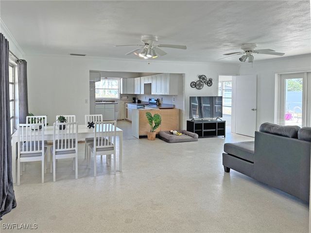 5201 Pocatella CT, Cape Coral, FL 33904