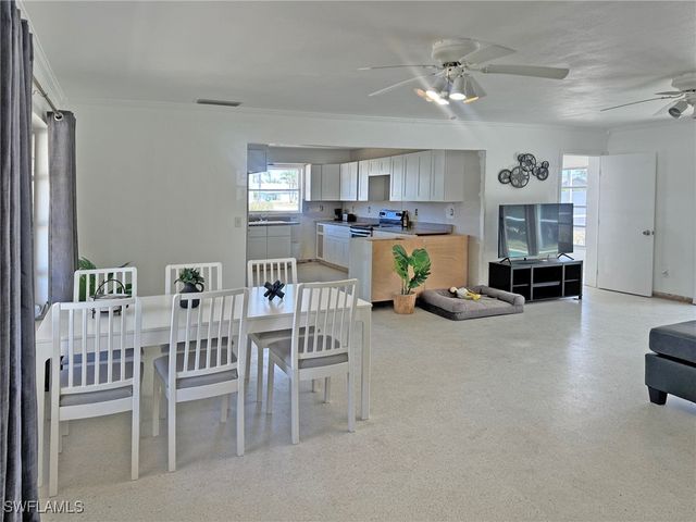 5201 Pocatella CT, Cape Coral, FL 33904