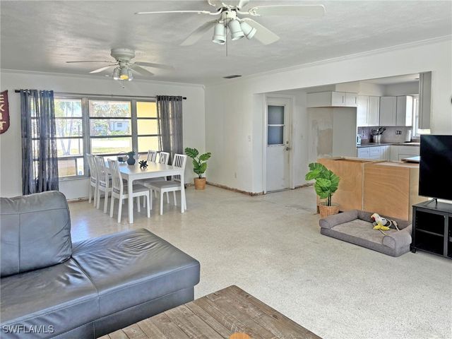 5201 Pocatella CT, Cape Coral, FL 33904