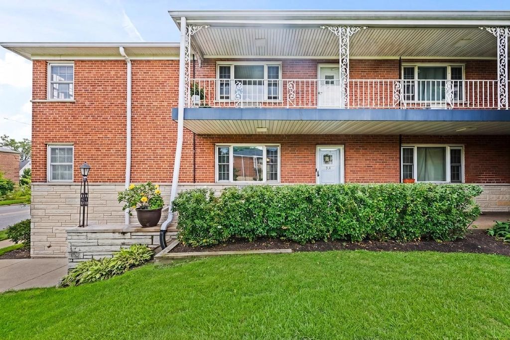 1445 W Touhy Avenue 9A, Park Ridge, IL 60068