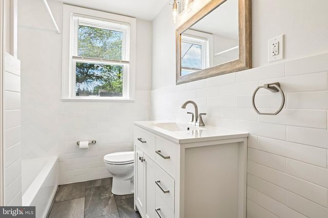 2960 SUNNYCREST RD, Willow Grove, PA 19090