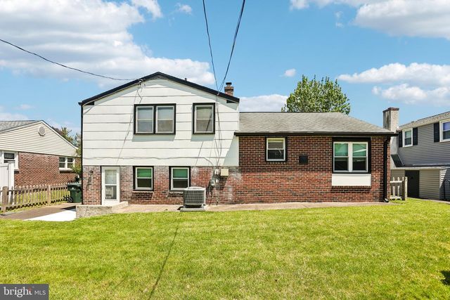 2960 SUNNYCREST RD, Willow Grove, PA 19090